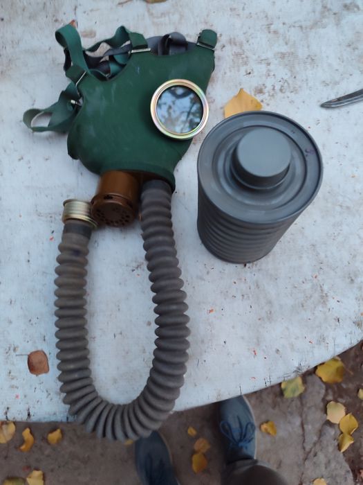 Противогаз ГП 4 используется для  обработки Химикатами. Для хозяйствен