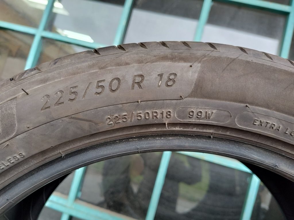 Продавам 2 летни гуми 225/50/18 Michelin