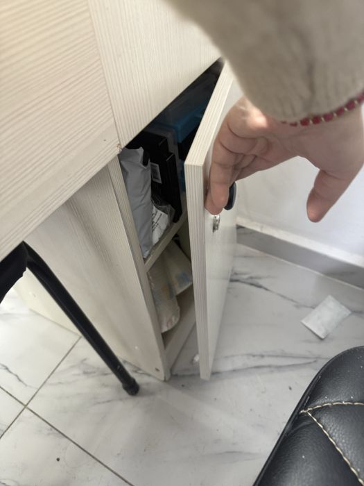 Маникюрный стол