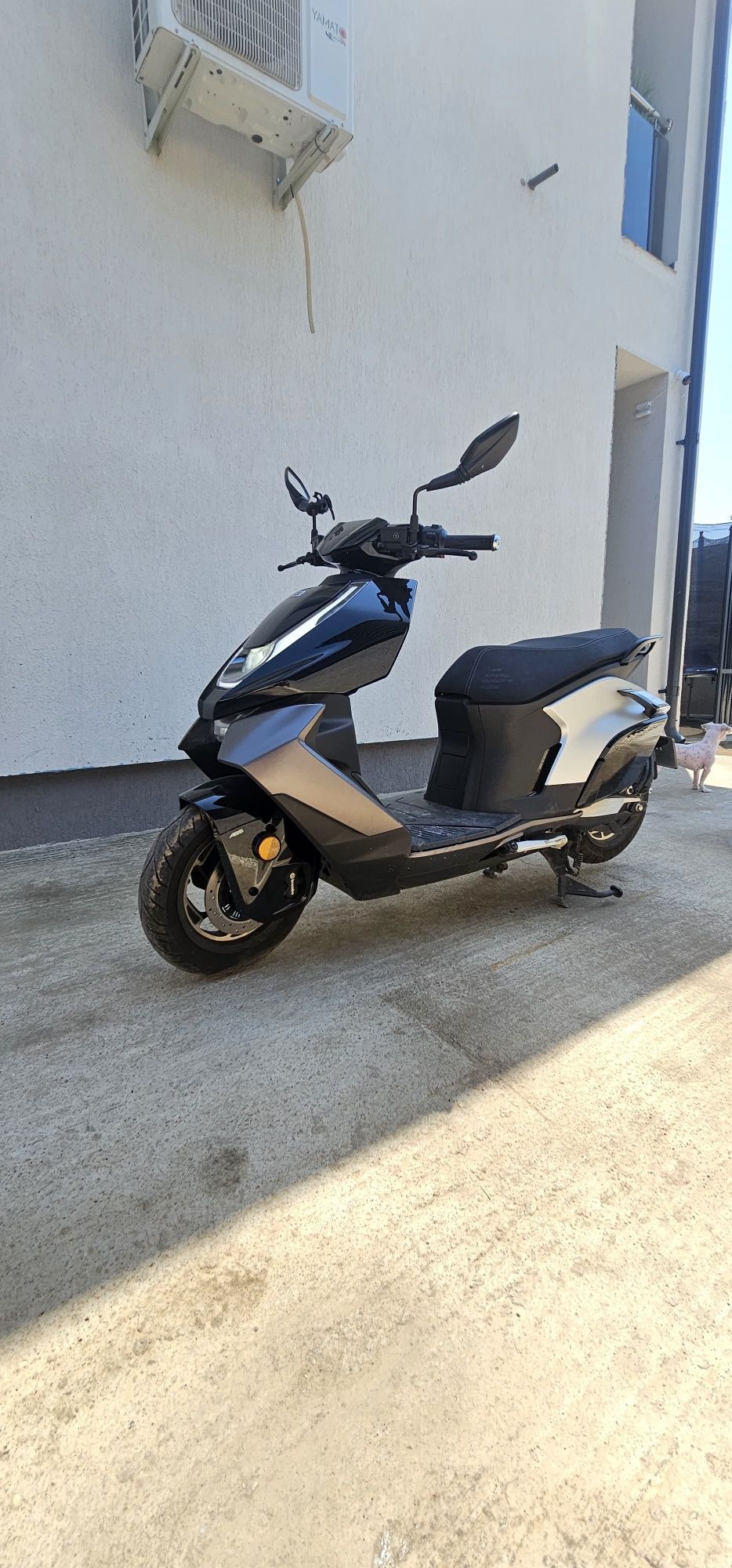 Scuter electric CF Moto Zeeho AE8S+ '24

CFMOTO ZEEHO AE8S+ '24