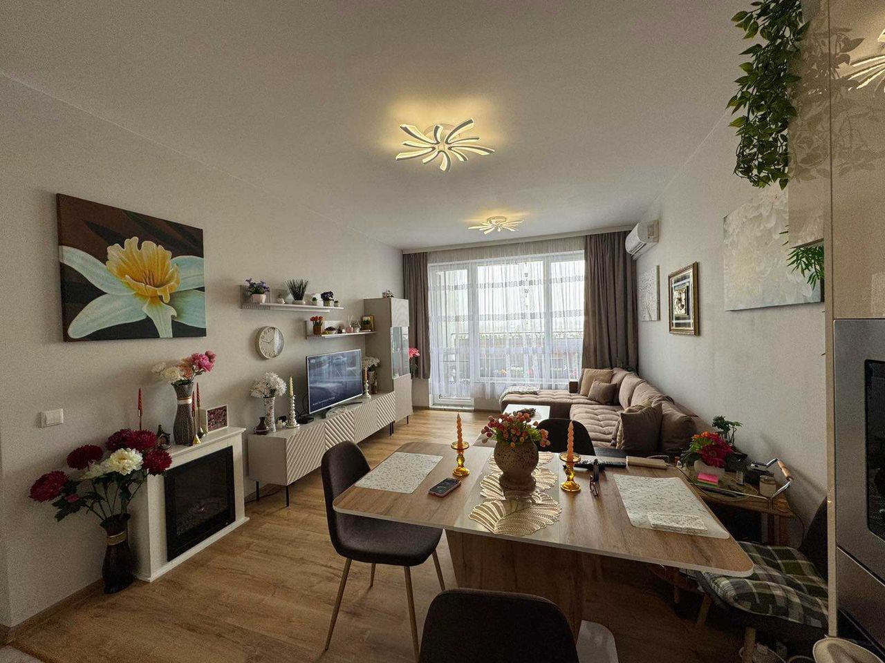 Продава се Двустаен апартамент в Бургас, Изгрев - 70 кв.м за 2229 €/кв.м - Снимка #2