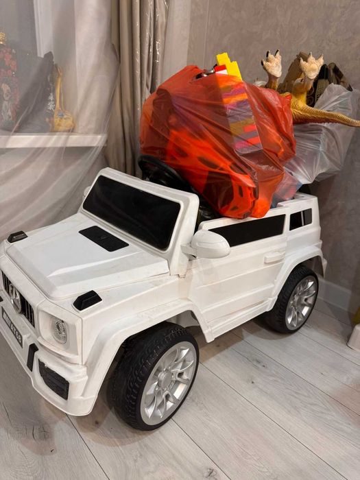 детская машинка и игрушки в подарок