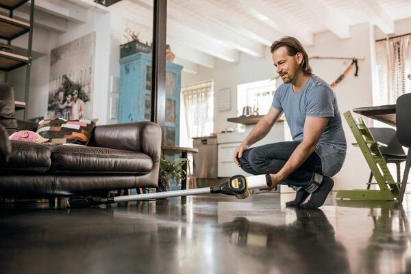 Вертикальный аккумуляторный пылесос Karcher VC 6