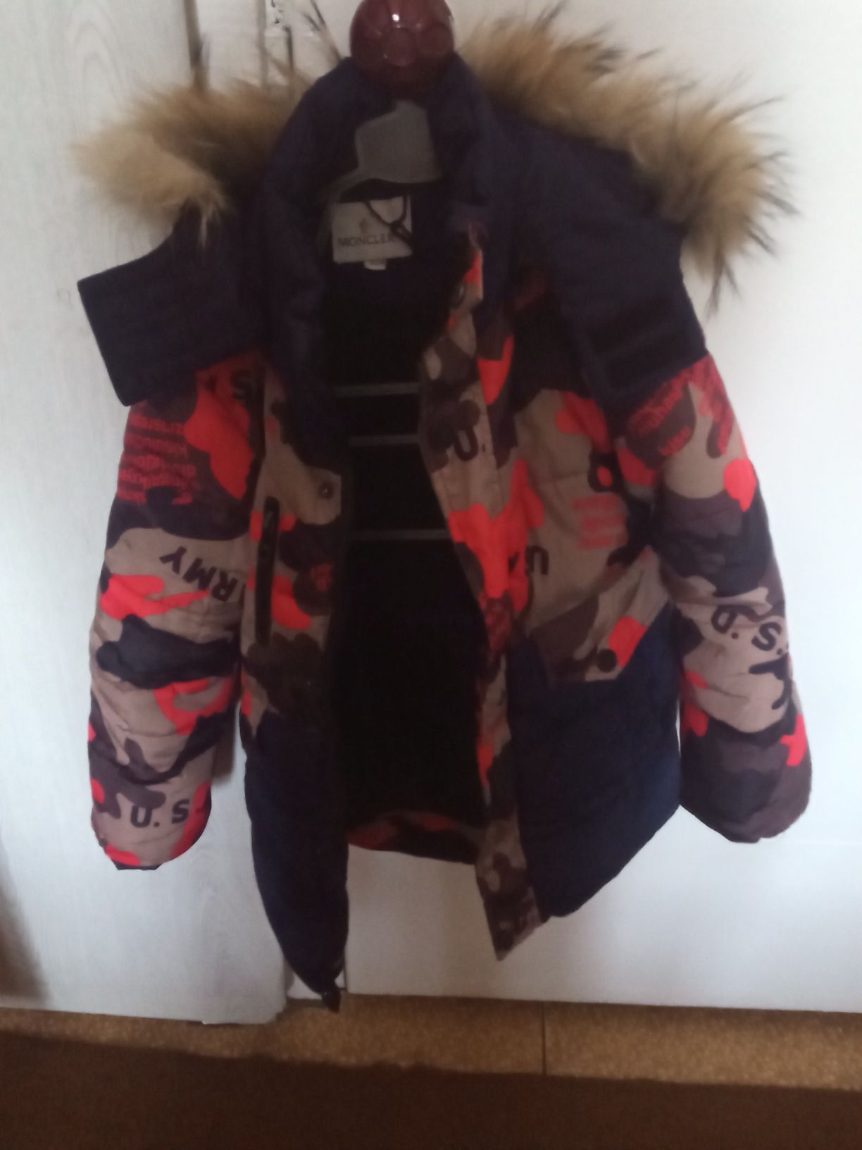 Продам зимнюю куртку для мальчика 5-7 лет