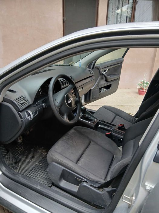 Vand audi A4 pret 2200€ negociabil
