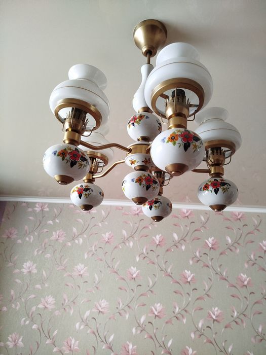 Люстра фарфоровая,Польша,возможно плафоны отдельно по 2 тыс.каждый,