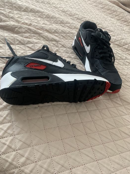 Vând adidași Nike air max din Anglia