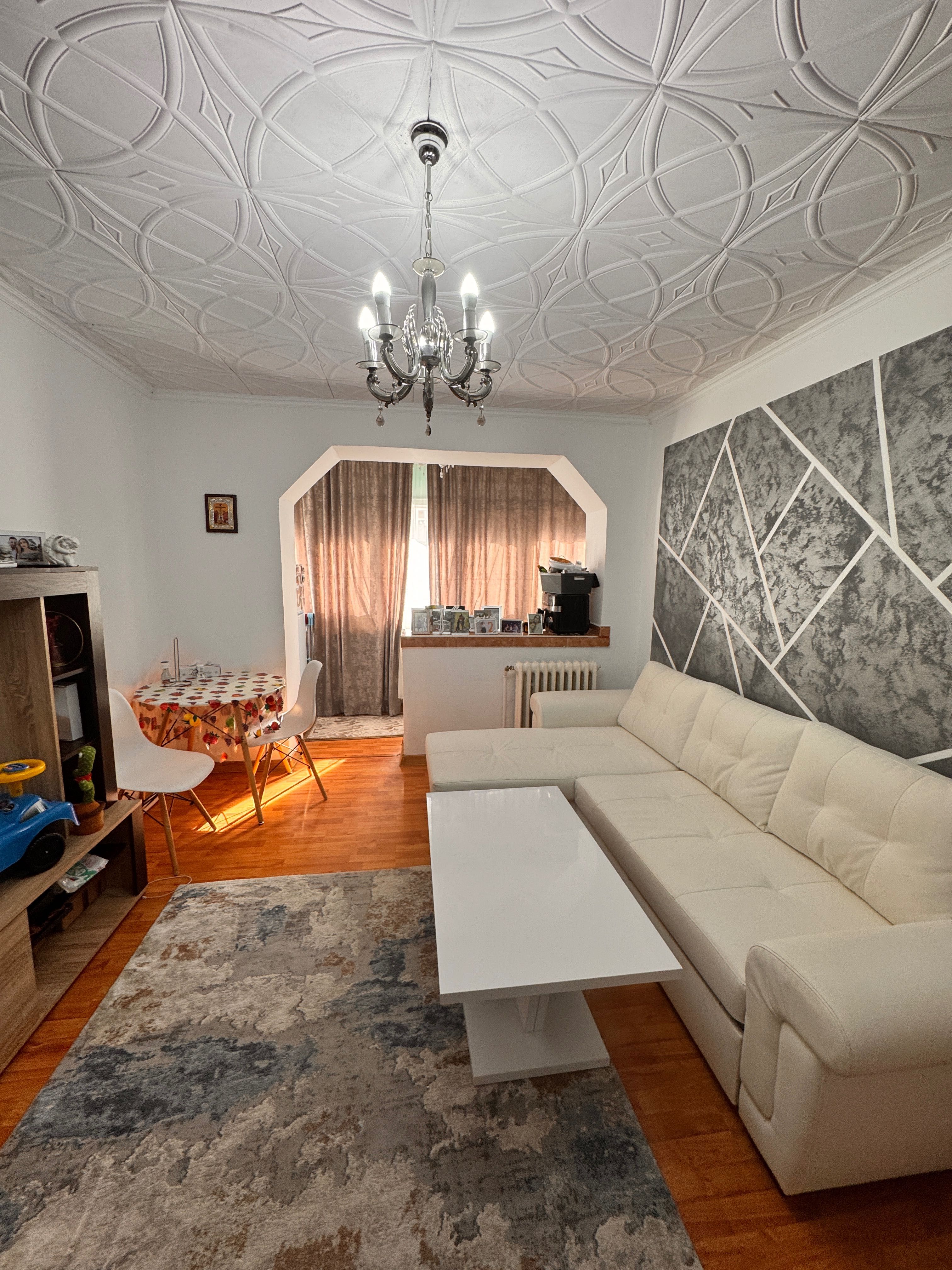 Vând apartament în Filiași etajul 1