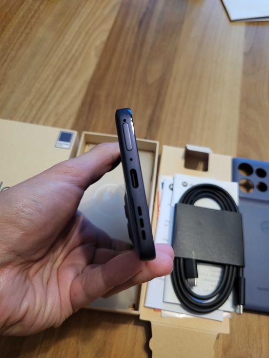 Смартфон Motorola Edge 50 NEO 256GB - чисто нов, 22м гаранция!