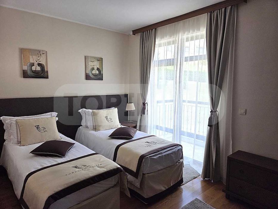 Тристаен апартамент в елитен голф комплекс Thracian Cliffs Golf Resort