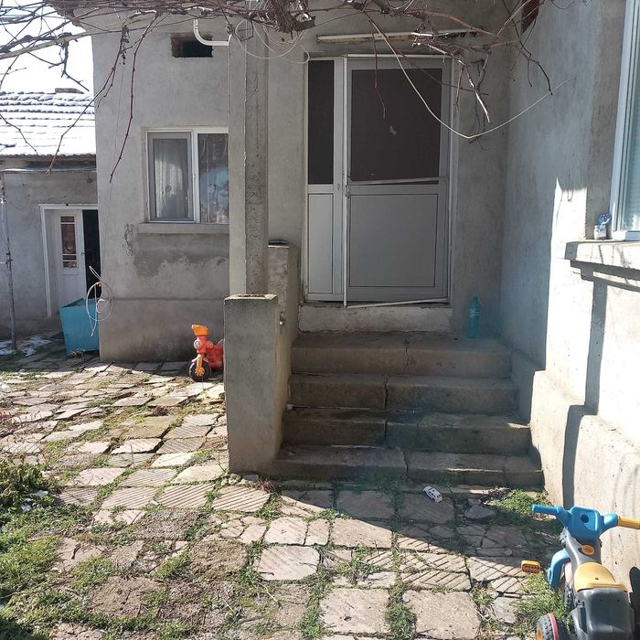 Ремонтирана къща в Нова Камена