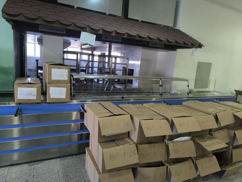 Масивни двойни колички с колелца за отсервиране на табли