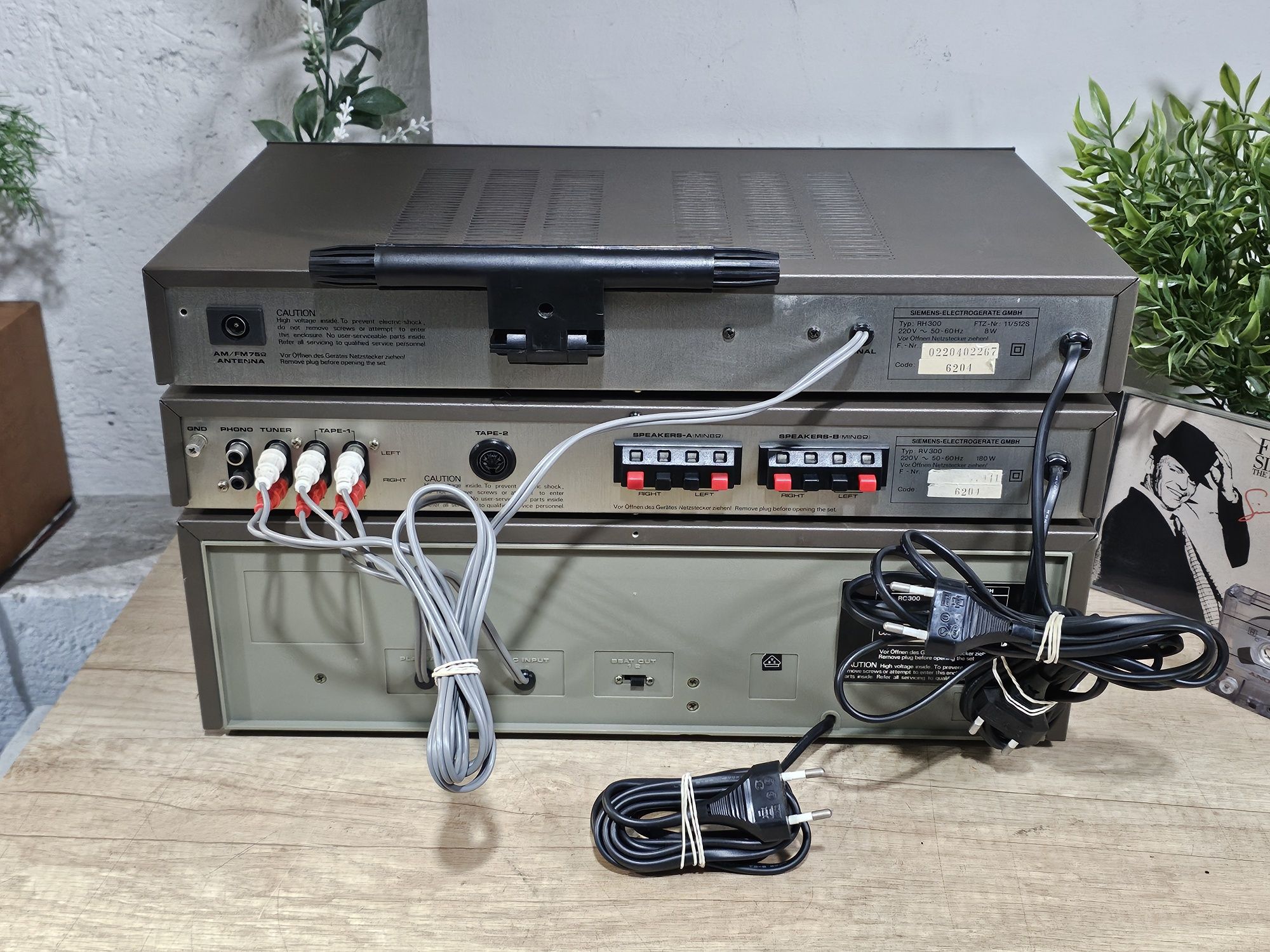 Linie audio SIEMENS ,amplificator RV-300, tuner RH-300, deck RC-300