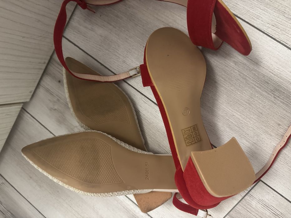Pantofi sandale catifea rosii noi 38