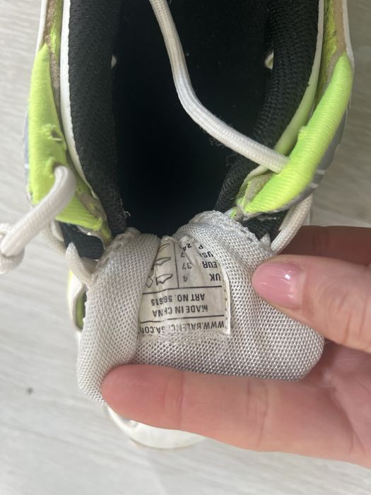 Balenciaga , носени са 1година