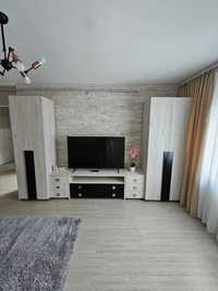 De inchiriat apartament 3 camere termen lung ( Rozelor)