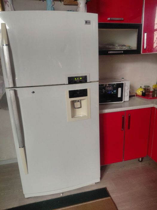 Холодильник LG сотилади 700 литрлик