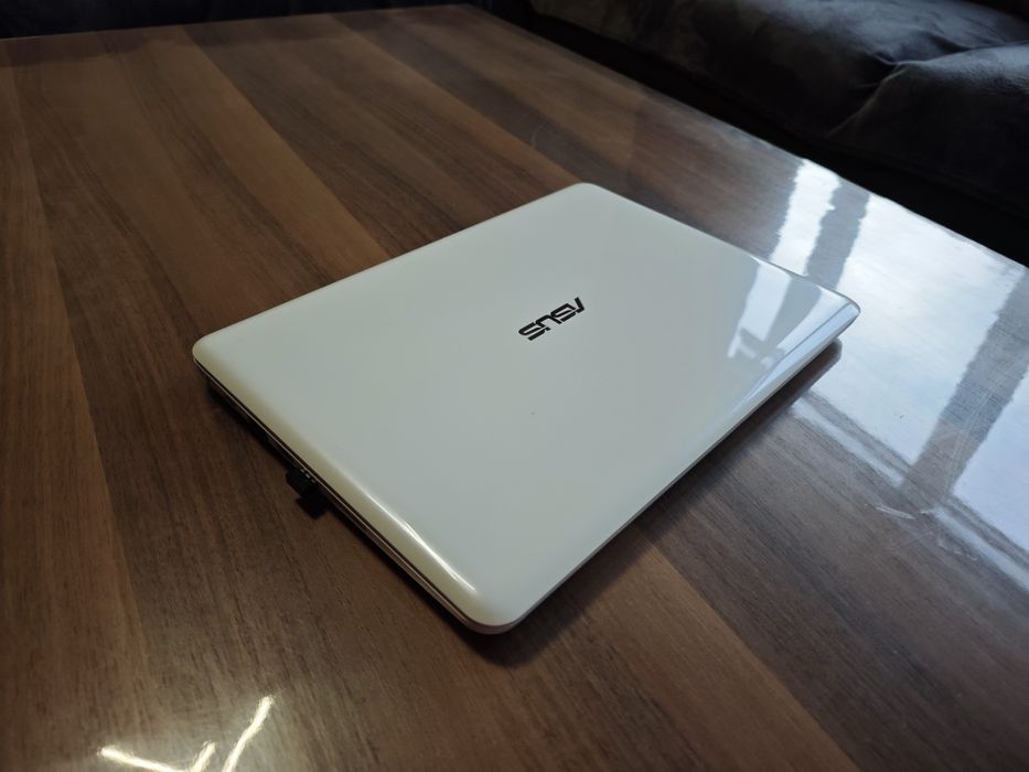 Laptop Лаптоп ASUS 14 inch Е 402М 500 HDD+SSD бял