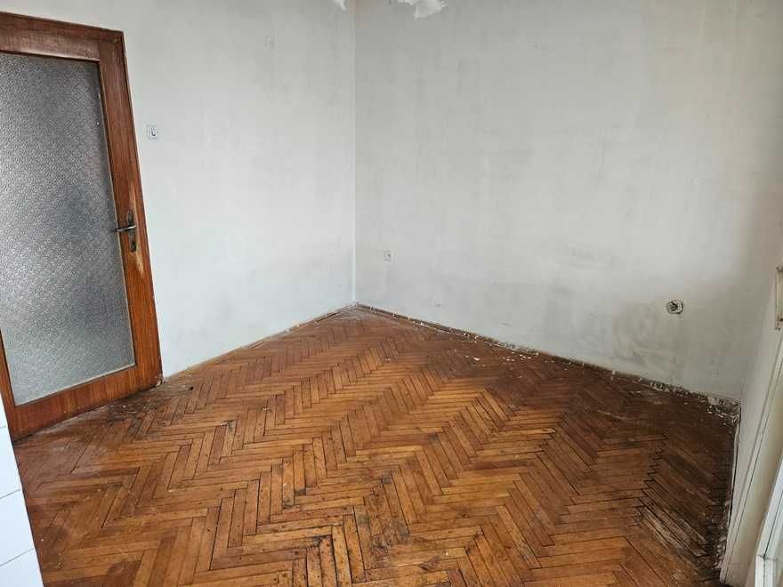 Продава се Тристаен апартамент в Габрово, Център - 85 кв.м за 565 €/кв.м - Снимка #11