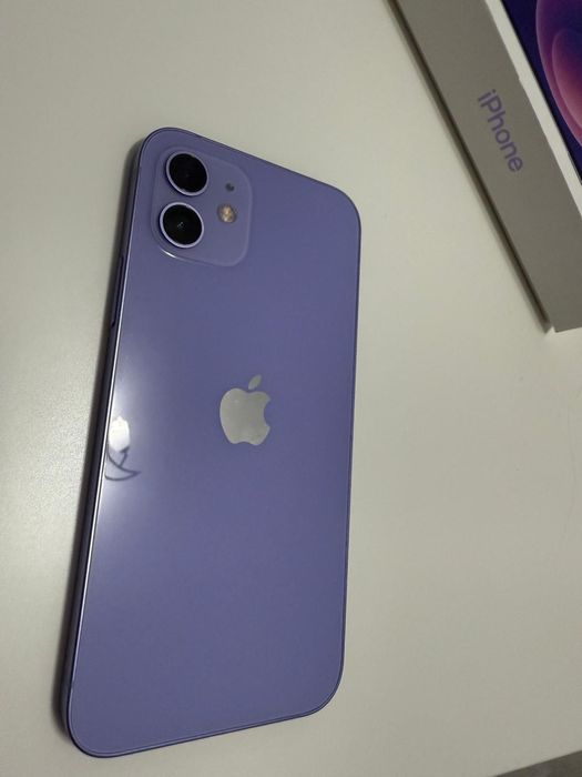 Iphone 12 impecabil in husă si folie