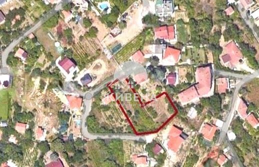 Продавам парцел в м-т Траката, площ 1324 кв.м, с партида за вода