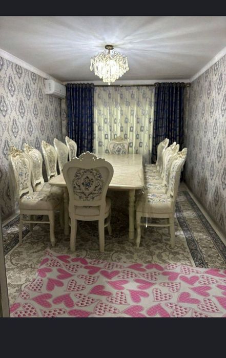 Stol va stullar mexmonhona uchun