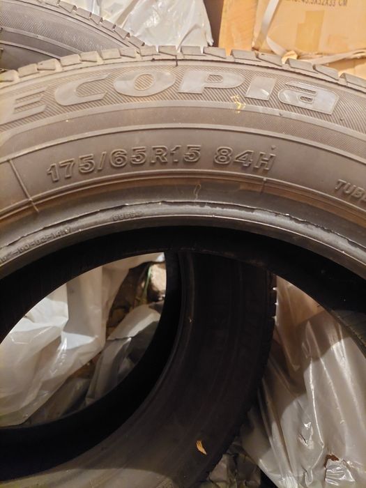cauciucuri anvelope vară Bridgestone 175 65 15 impecabile ca noi
