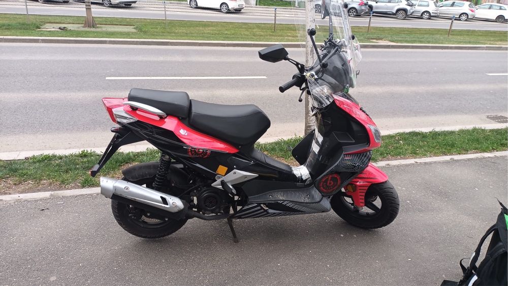 Închiriez scuter fara permis ( 25 km/h cu carte R.A.R.)