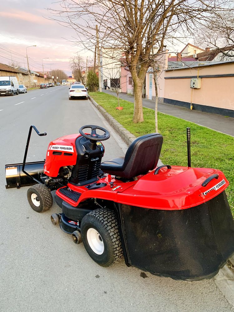 Dr Tractoras de tuns iarba Massey Ferguson Kawasaki V2