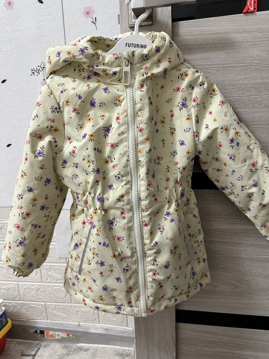 Куртка на девочек 110 см