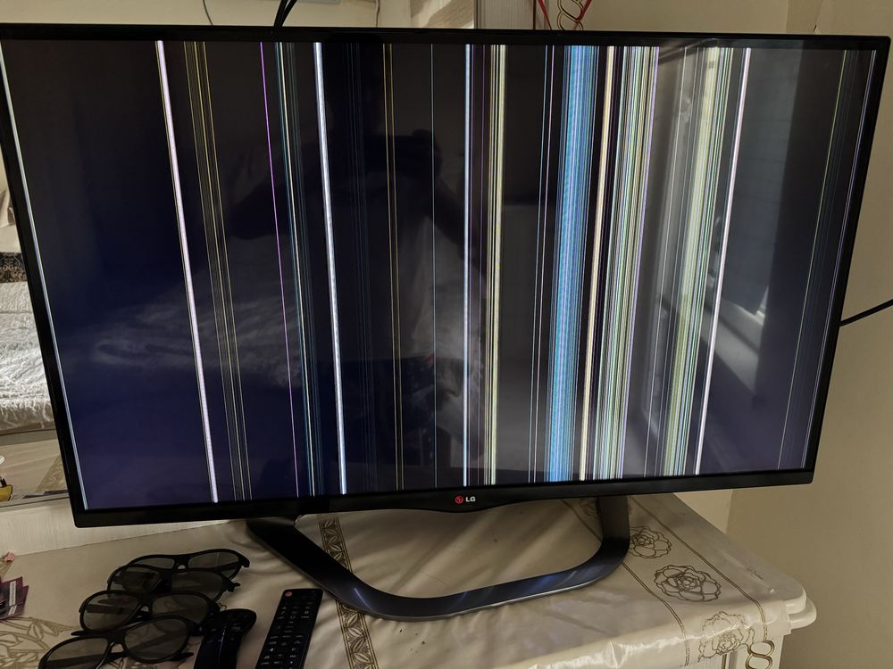 Televizor LG 42 smart model lg43la660v