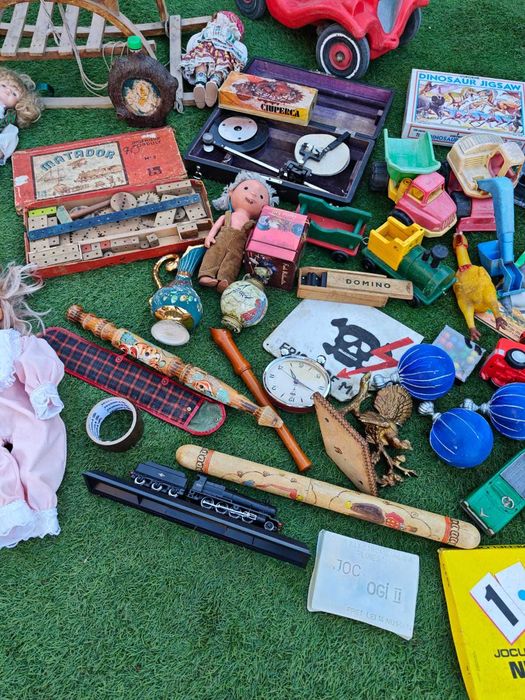 Lot de antichități și obiecte vechi din perioada comunismului,rarități