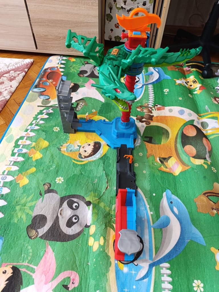 Гаражи и писти hot wheels