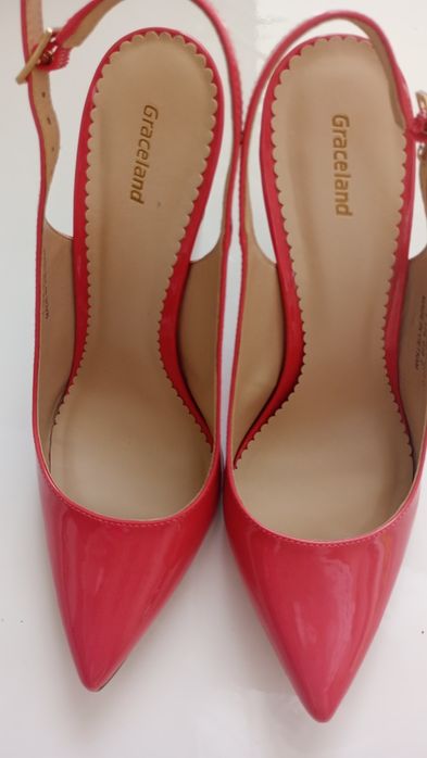 Pantofi stiletto