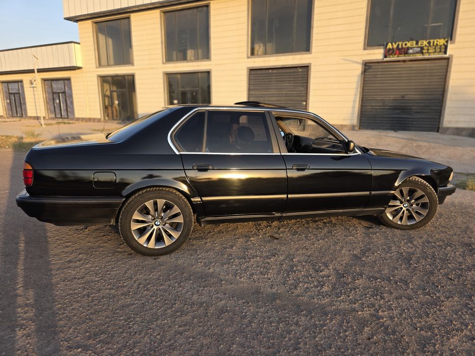 BMW  Е32 сотилади