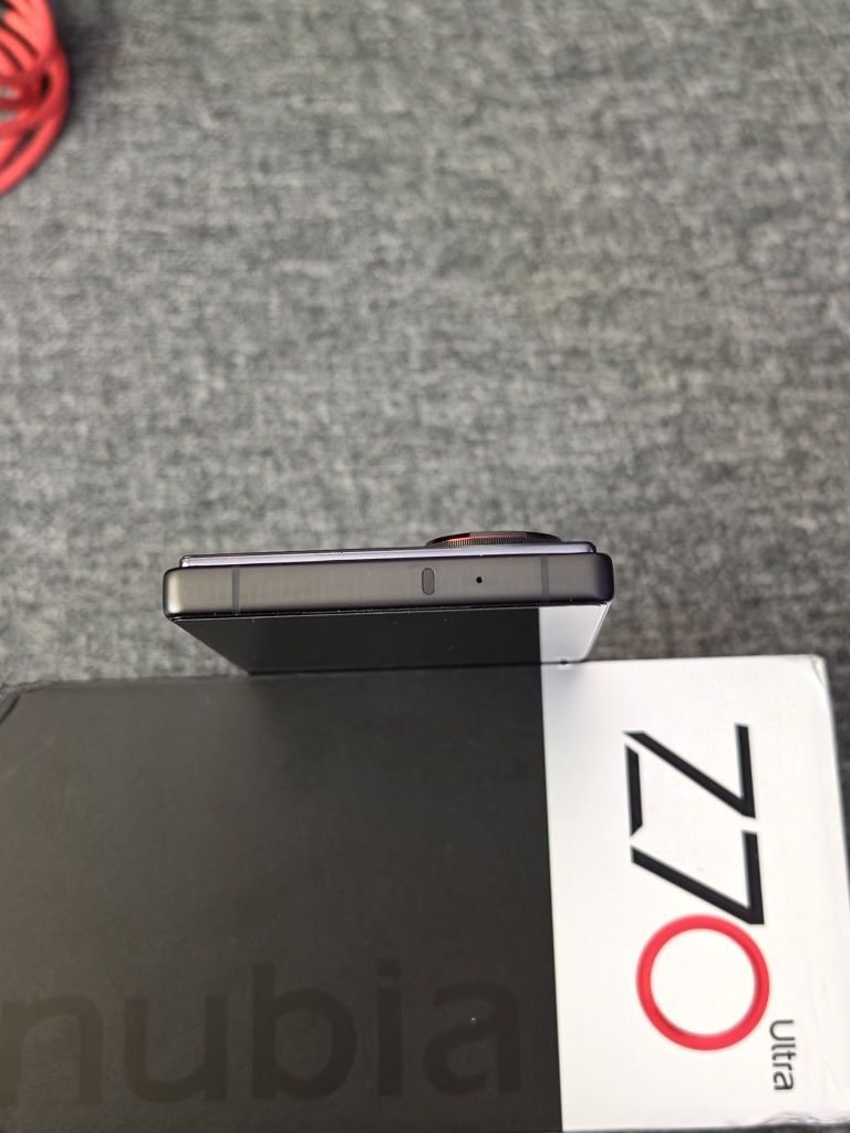 Продавам телефон Nubia Z70 Ultra 16/512gb