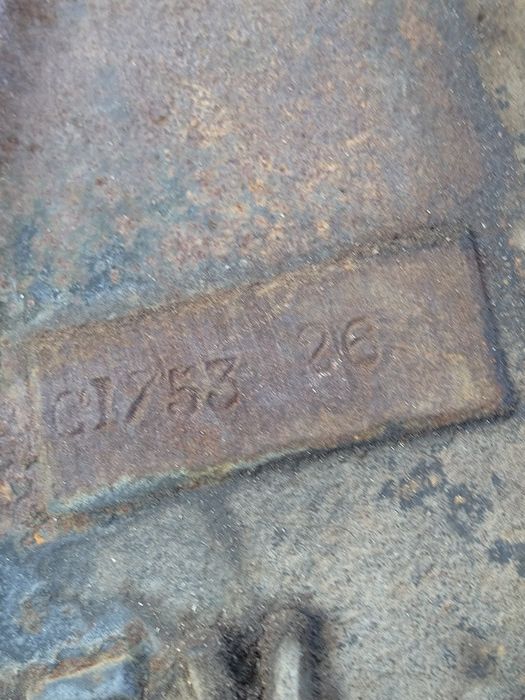 Продавам антикварна Френска ръчна настолна бормашина с менгеме