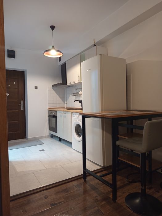 Închiriez garsonieră