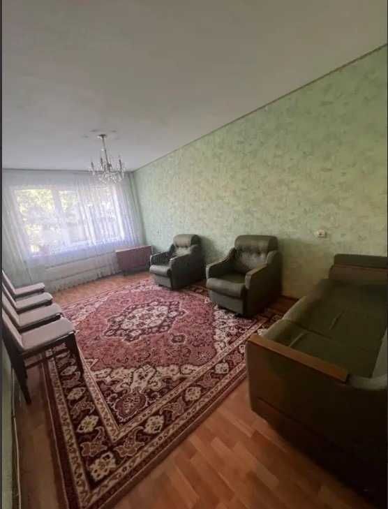 Продам двух комнатную квартиру ленинградку в районе ТД Корона
