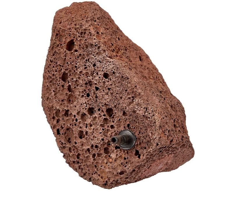 Естествен дифузер вулканичен камък,който снабдява аквариума с въздух