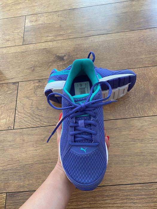 ЧИСТО НОВИ детски обувки Puma