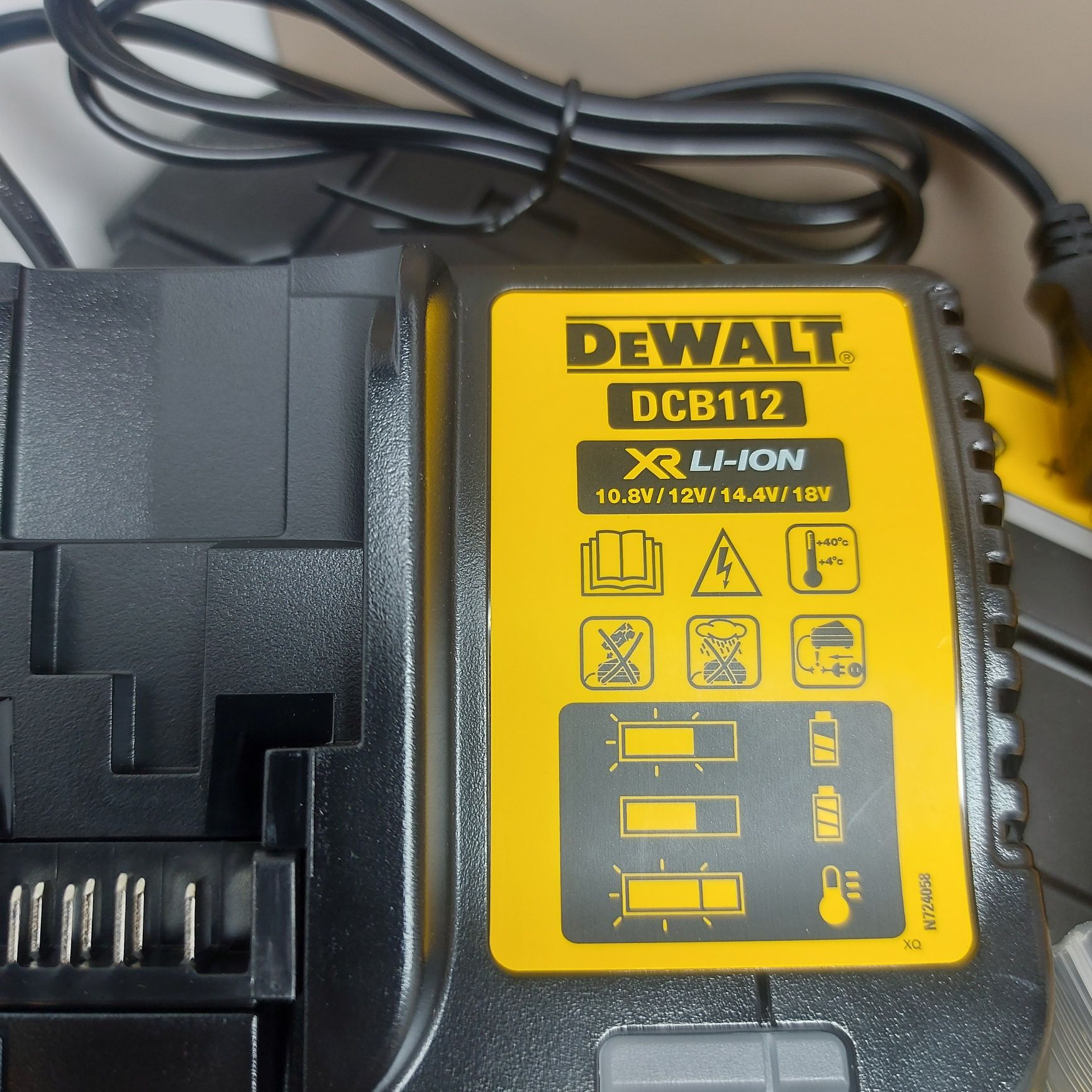 Нов безчетков винтоверт Dewalt DCD701D2  12V