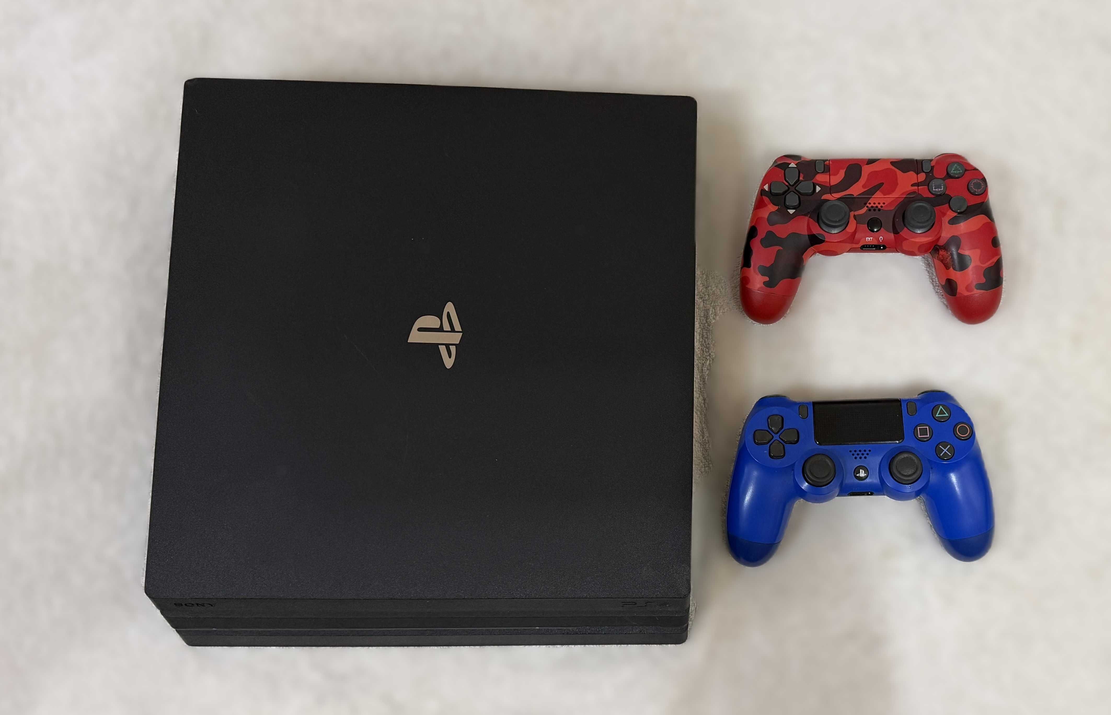 отличен PS4 Pro, Playstation 4 Pro, два джойстика, Гаранция