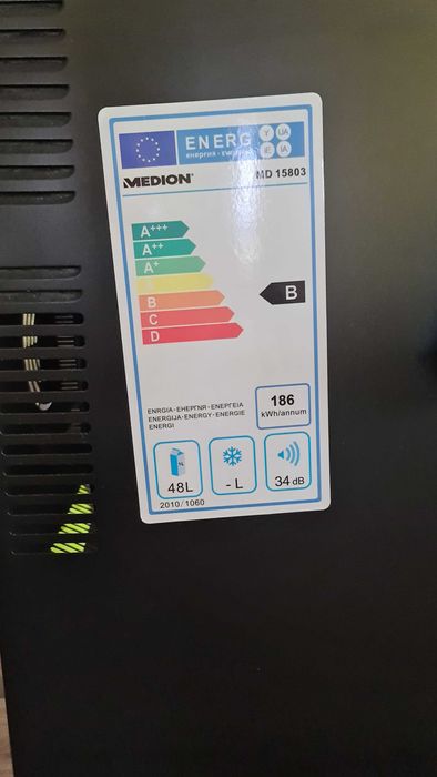 Продавам охладител за вино - Medion MD 15803