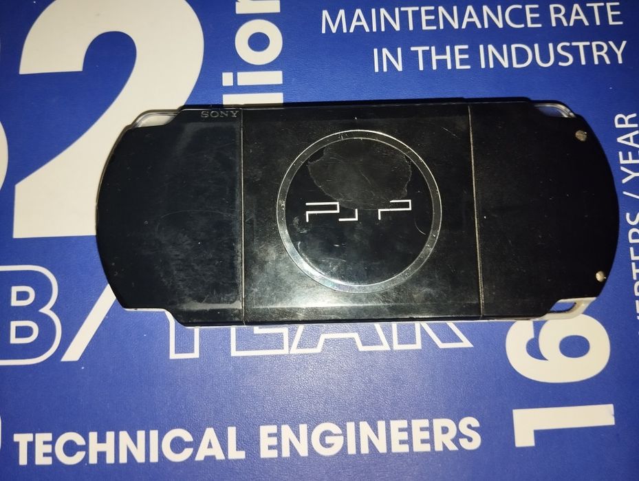 Psp holati juda zor oyinlari kop 8gb memory stick bor