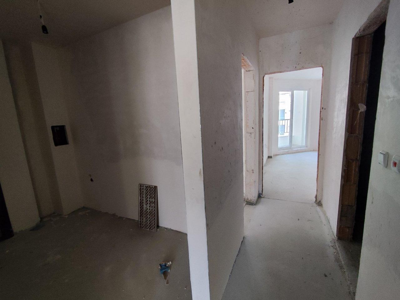 Продава се Двустаен апартамент в Бургас, Център - 65 кв.м за 1089 €/кв.м - Снимка #6