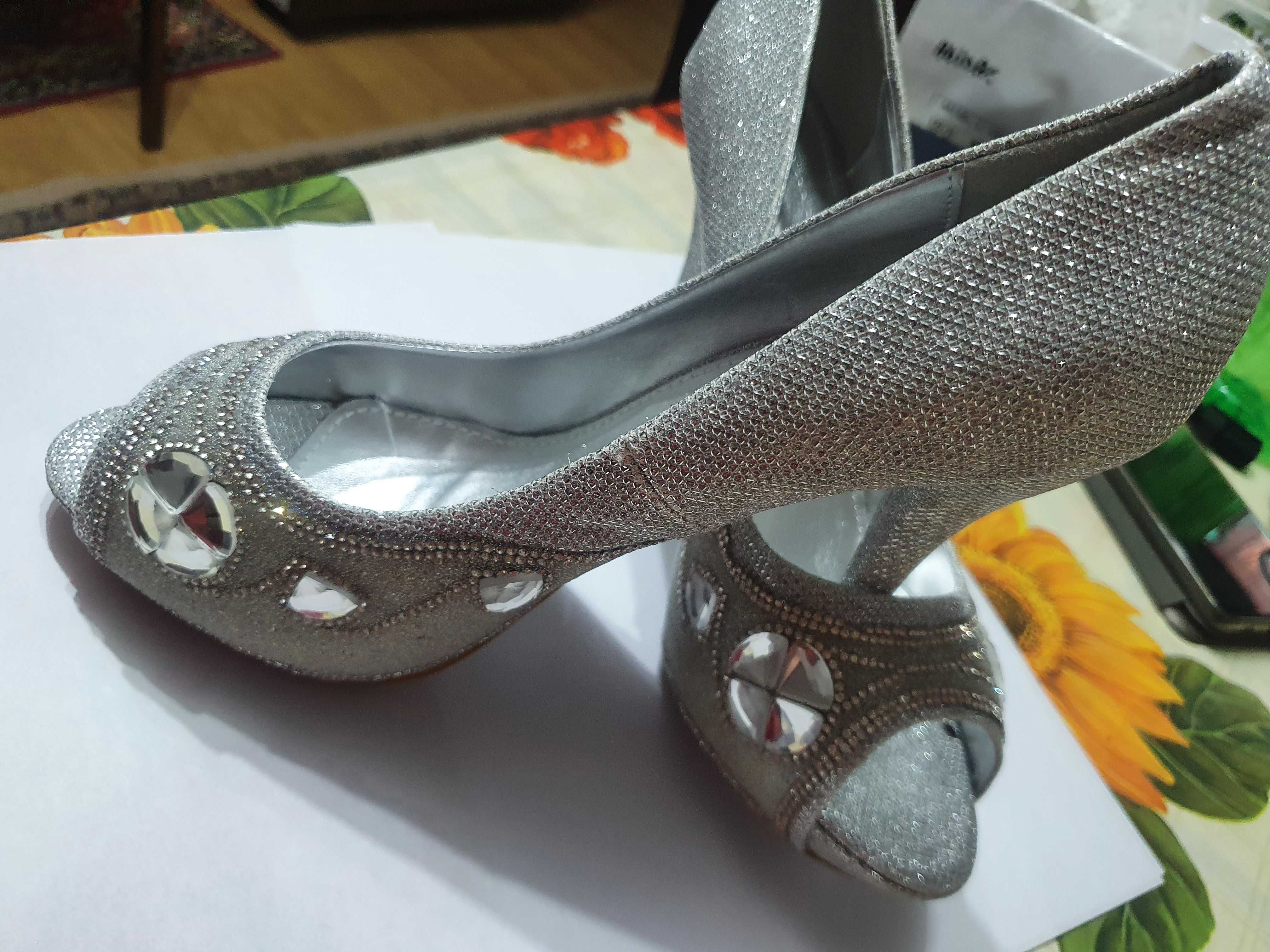 Pantofi eleganti