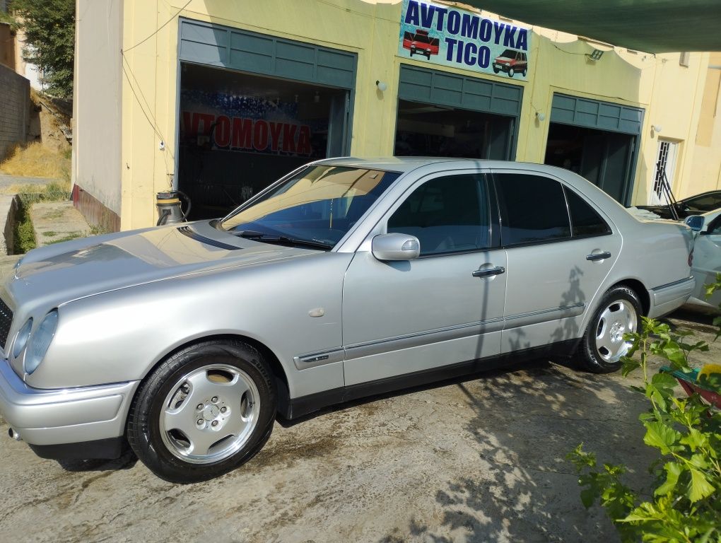 Mercedes benz 210 srochno!