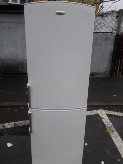 Frigider 2 usi functional asigur transport