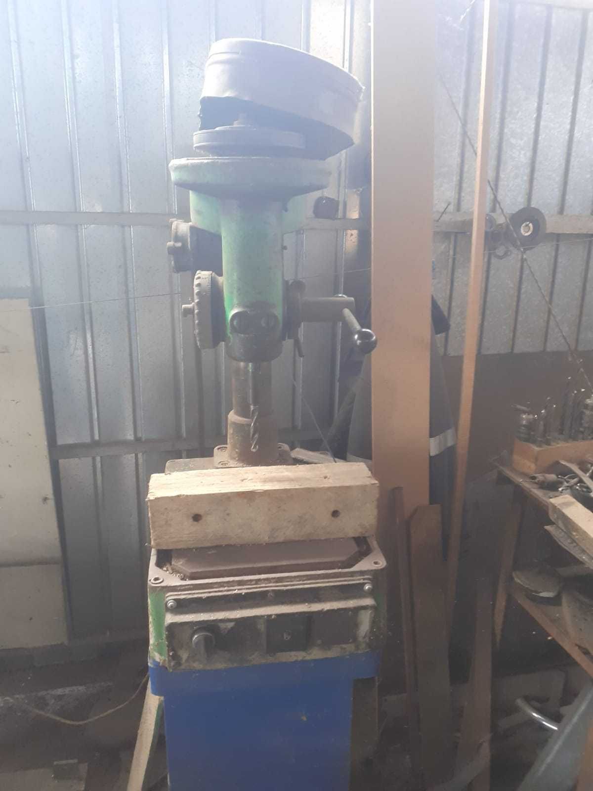 Mașină de găurit tip coloană 0.75 kW